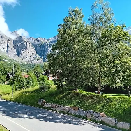 Apartment Perfekt Gelegene, Wunder Schoene, Geraeumige 3,5 Zimmerwohnung Mit 2 Sonnenverwoehnten Balkonen Und Fantastischer Aussicht Leukerbad